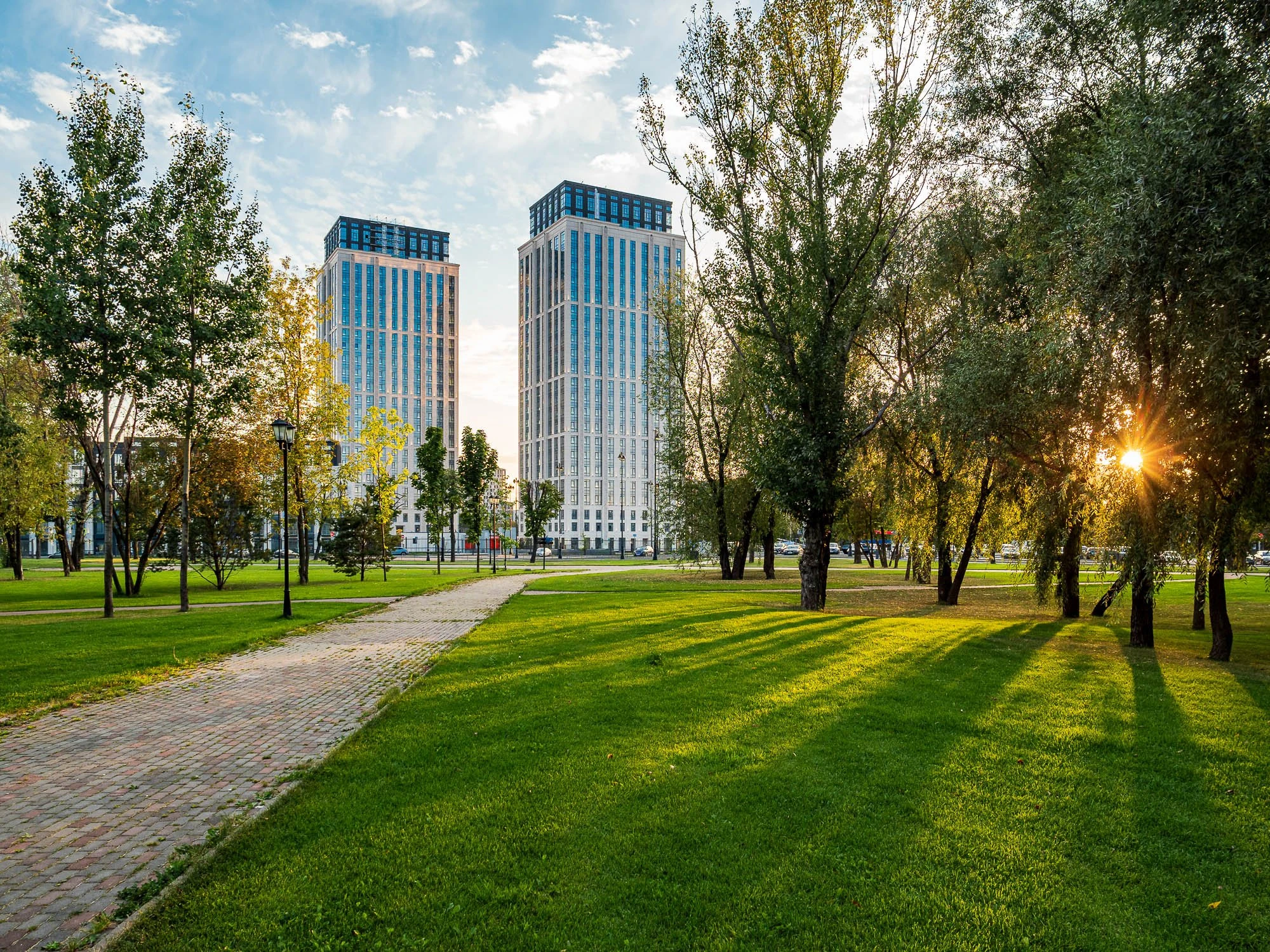 Dream Towers. Готовые башни со стороны парка